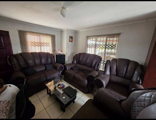 3 BEDROOM HOUSE FOR SALE IN THE ORCHARDS